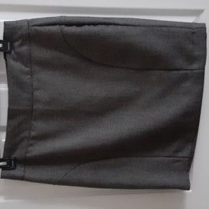NEW. Banana Republic skirt size 12P